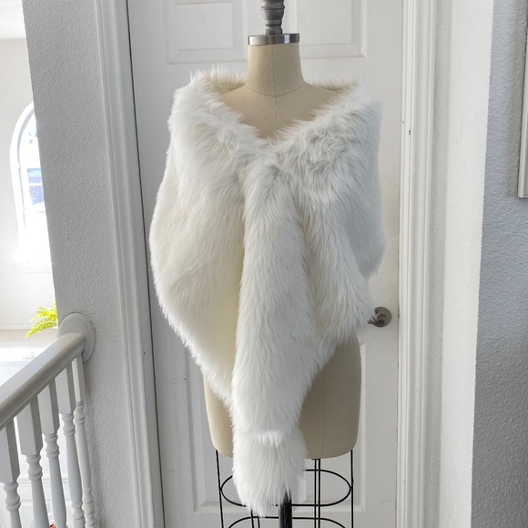 White Faux Fur Long Rectangle Shawl Scarf - Picture 1 of 5